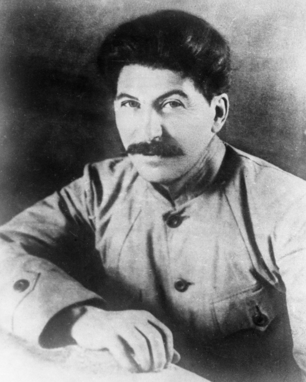 جوزيف ستالين عام 1917. بواسطة غير معروف