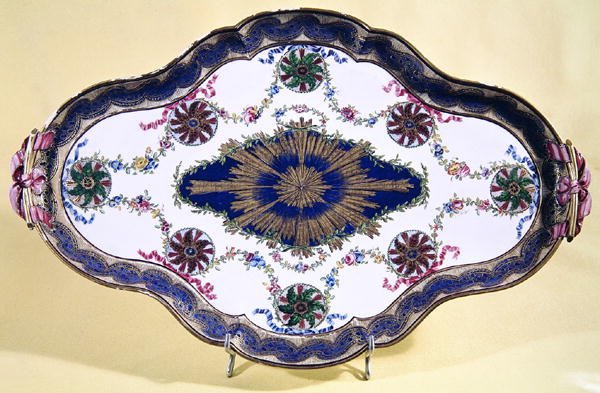 طبق عشاء سفرس (بورسلين) بواسطة المدرسة الفرنسية
