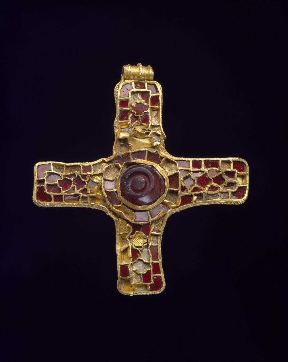 Cross (Crossness Cross) (كربونات الكالسيوم ، العقيق والذهب) بواسطة الأنجلو ساكسون