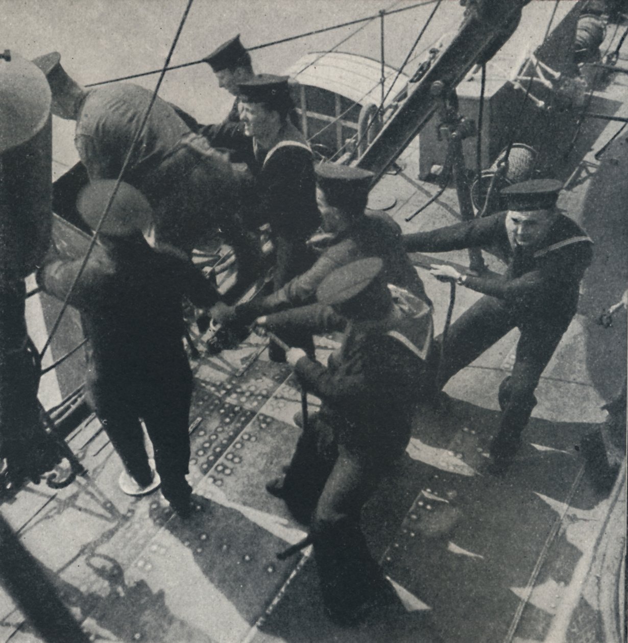 في البحر ، 1941 بواسطة سيسيل بيتون
