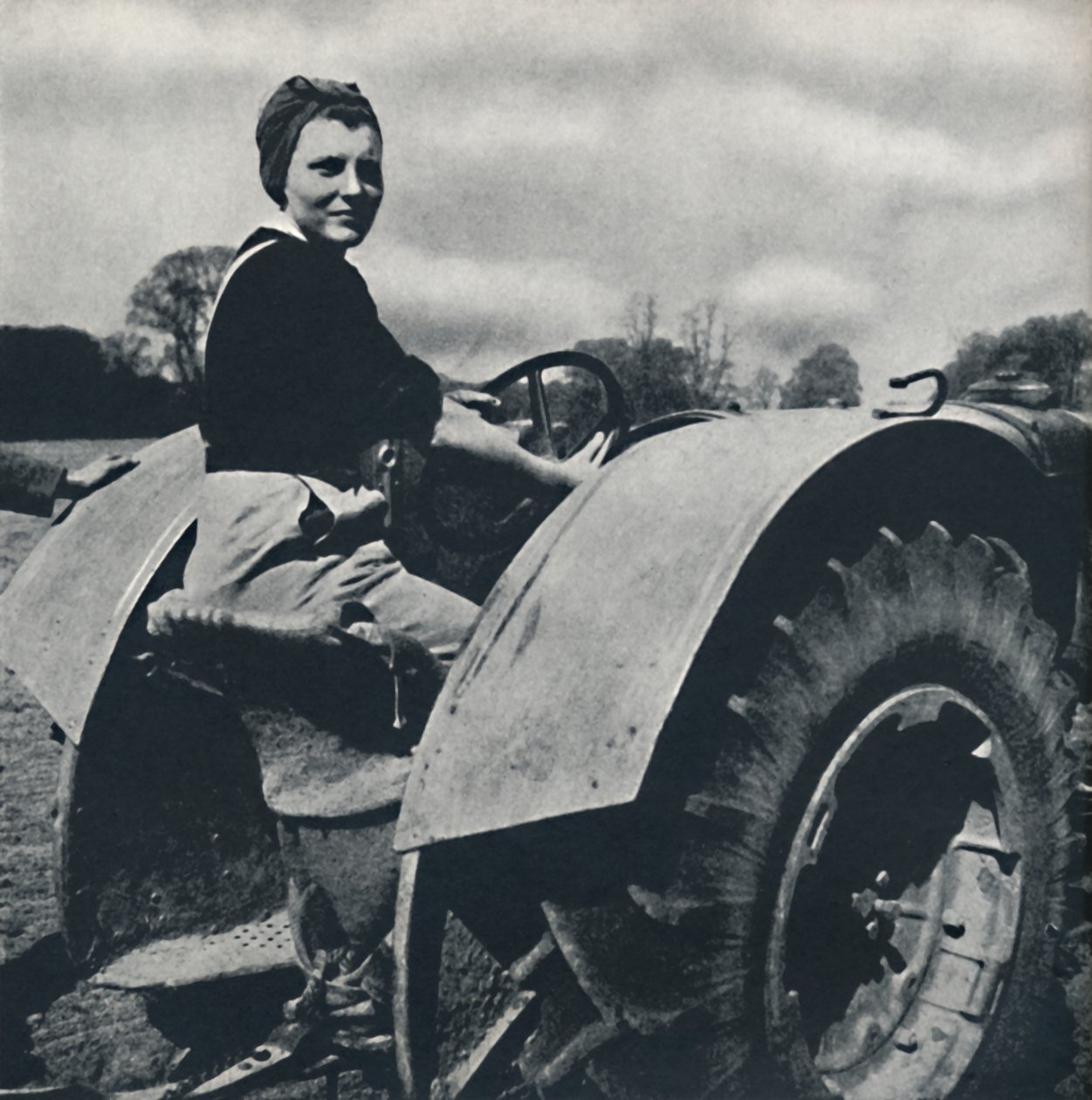 فتاة الأرض ، 1941 بواسطة سيسيل بيتون
