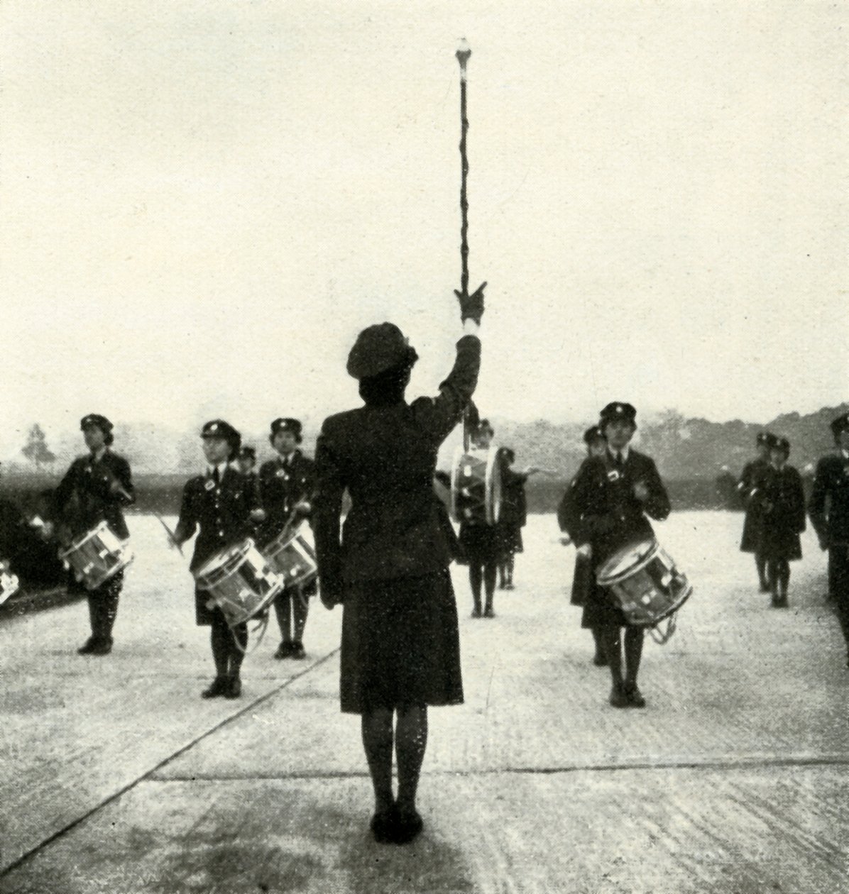 فرقة WAAF على موكب ، c1943. بواسطة سيسيل بيتون