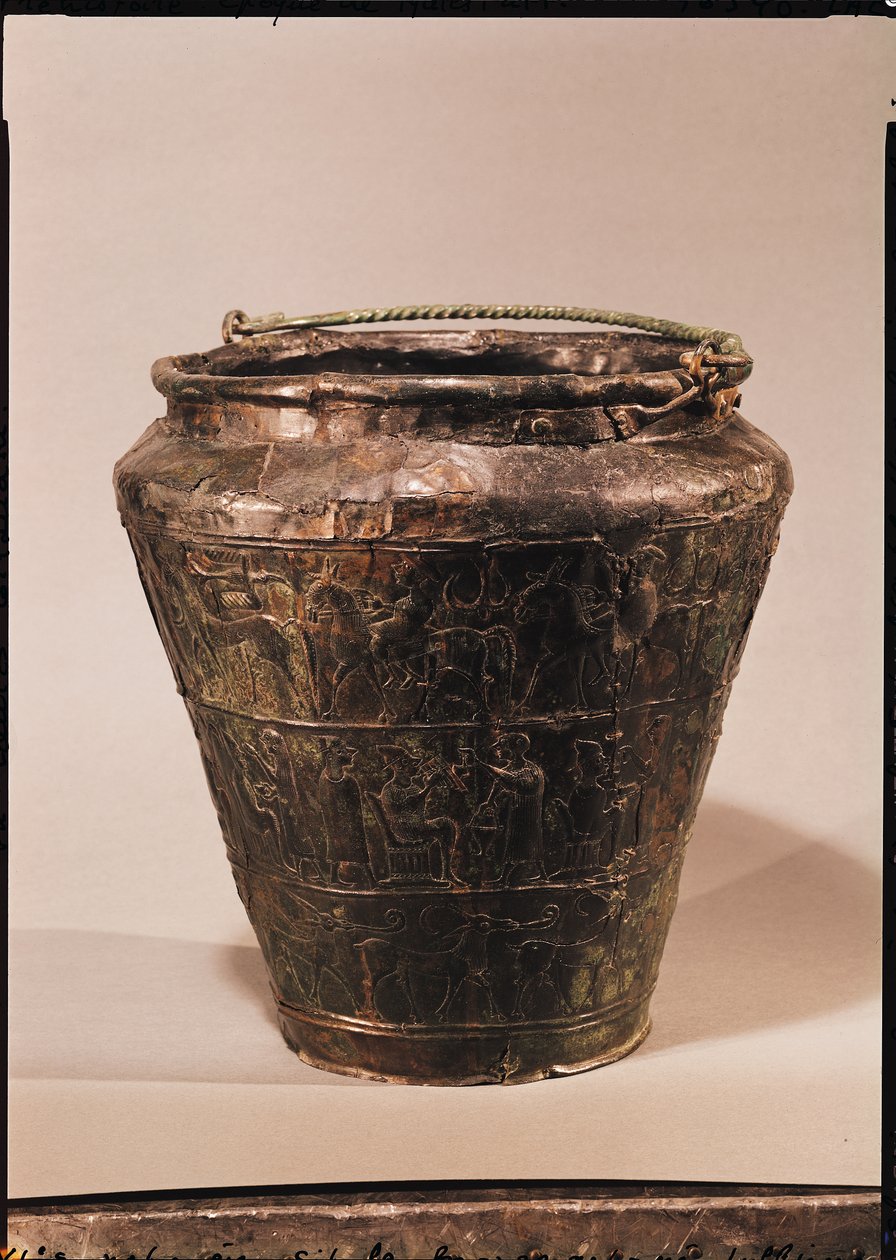 Situla مع ثلاثة أشرطة زخرفية منتشرة (برونزية) بواسطة سلتيك