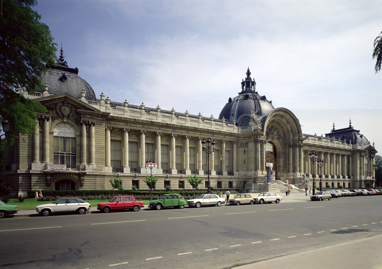 منظر لواجهة Petit-Palais ، التي بنيت في عام 1900 (انظر أيضًا 224968) بواسطة تشارلز لويس جيرولت