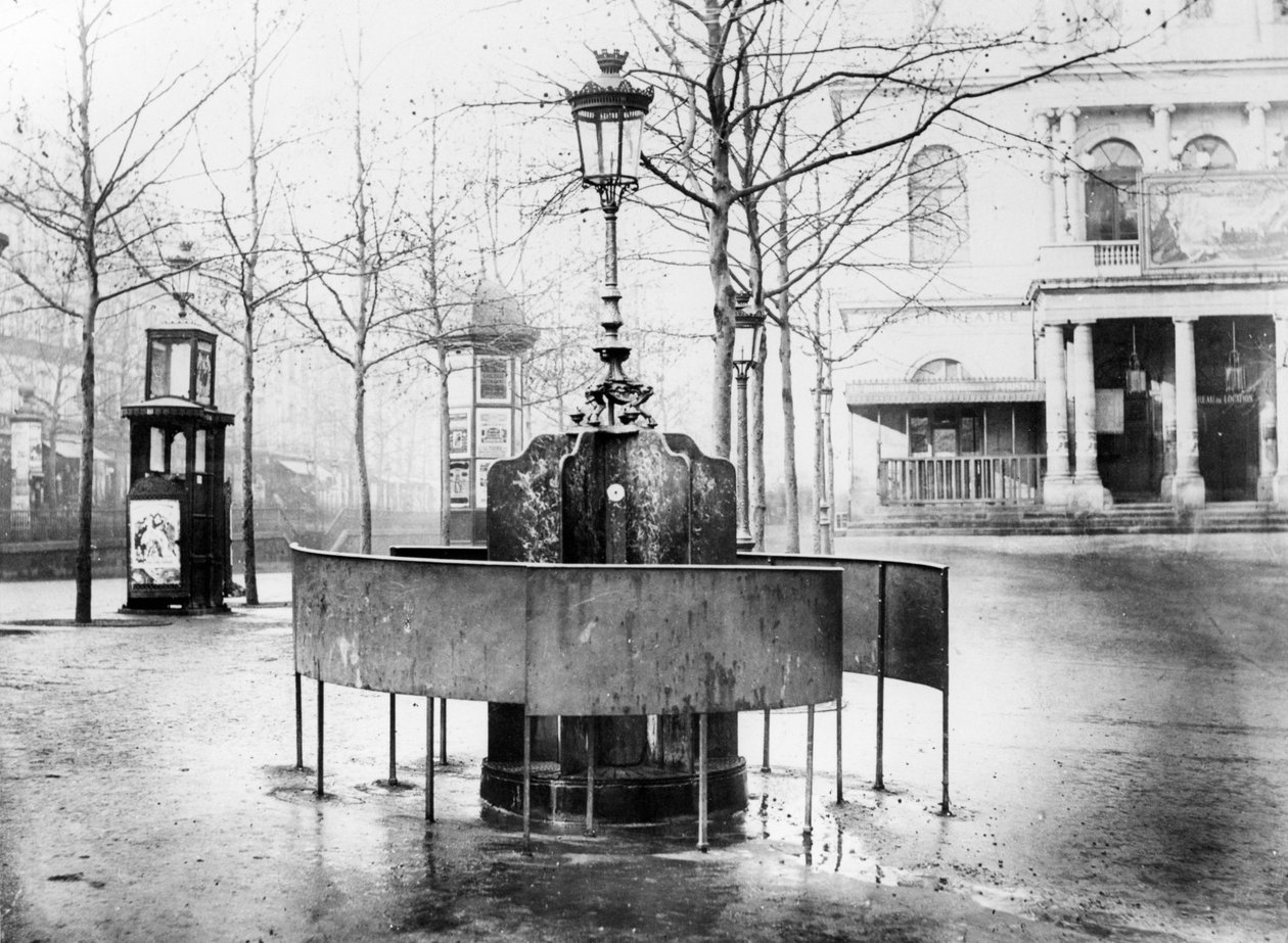 Vespasienne (جمهور المبولة) في Grands Boulevards ، باريس ، c.1900 بواسطة مصور فرنسي