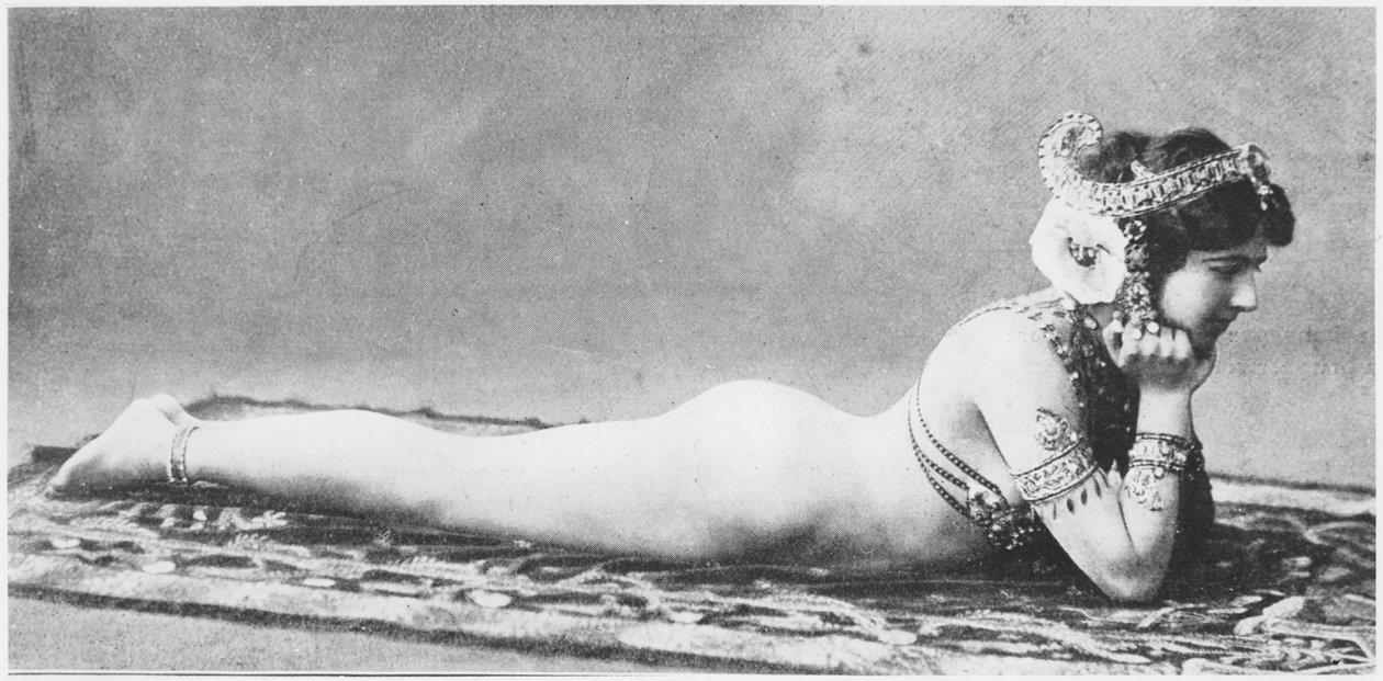 ماتا هاري ، ج 1905 بواسطة مصور فرنسي