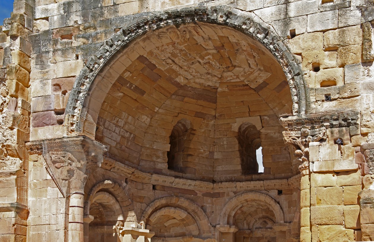 الحنية المضلعة بواسطة المدرسة الفرنسية