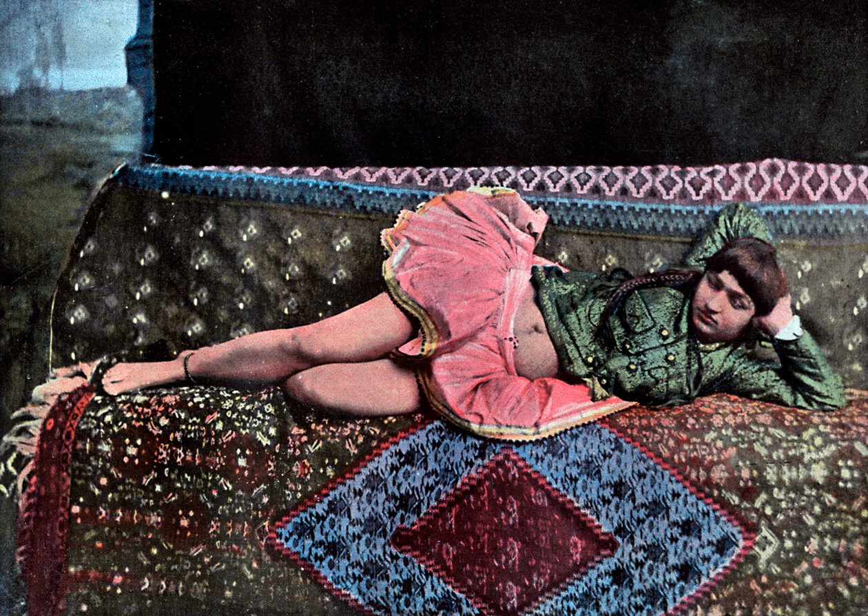 امرأة فارسية في حريم ، c1890. بواسطة جيلو