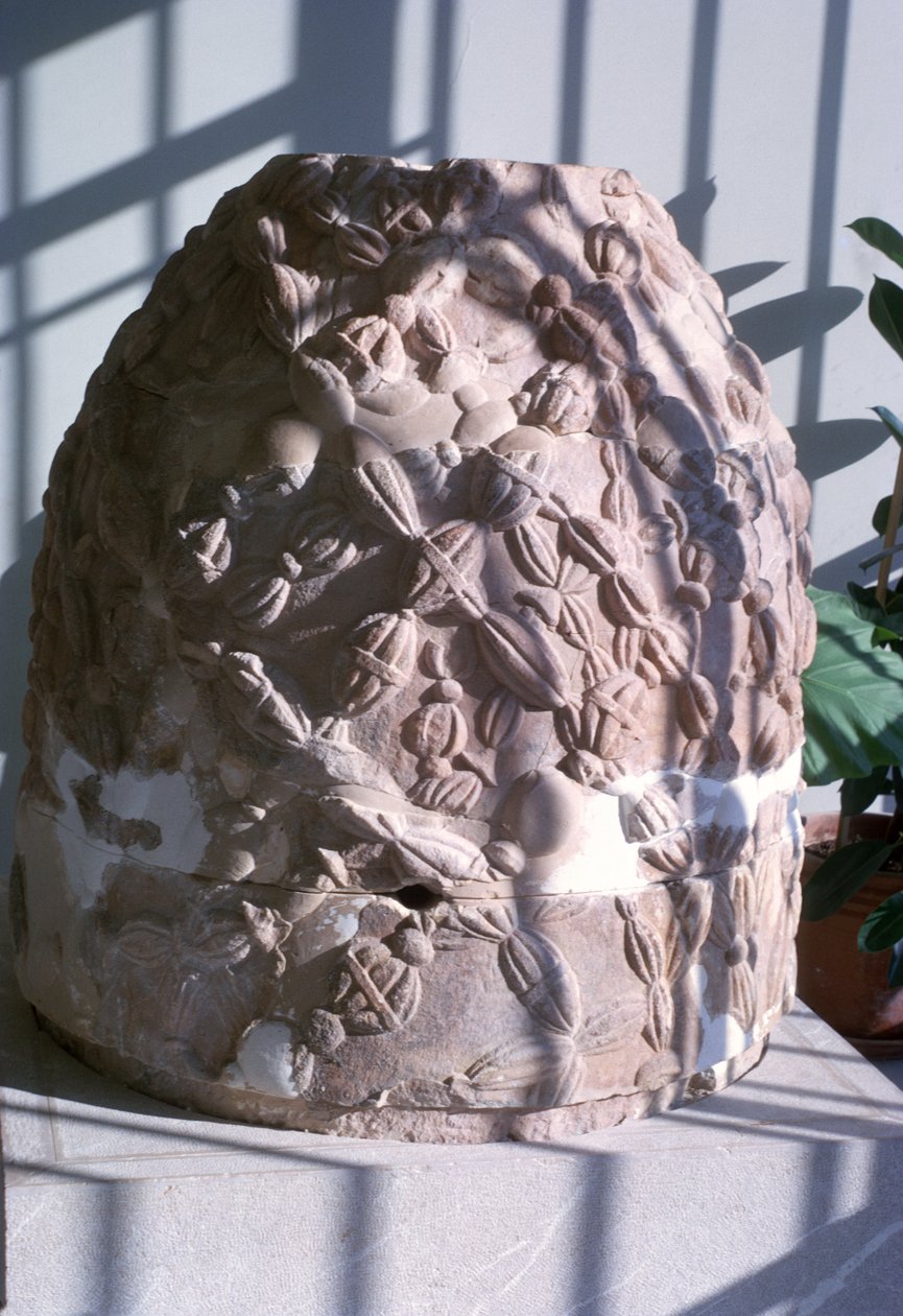 Omphalos بواسطة المدرسة اليونانية