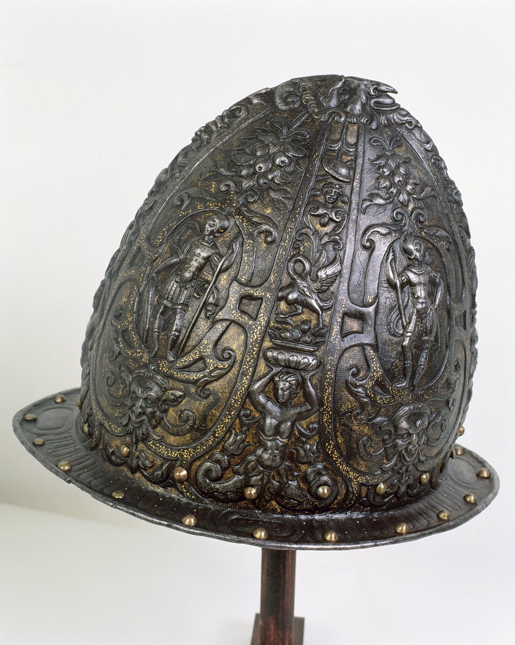 خوذة c.1585 (حديد) بواسطة المدرسة الايطالية