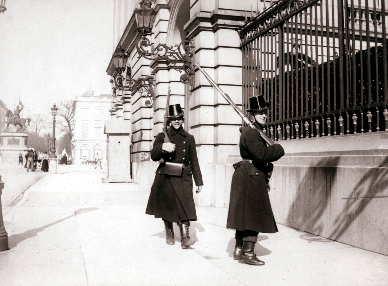 دورية للحراس ، بروكسل ، 1898. بواسطة جيمس باتكين