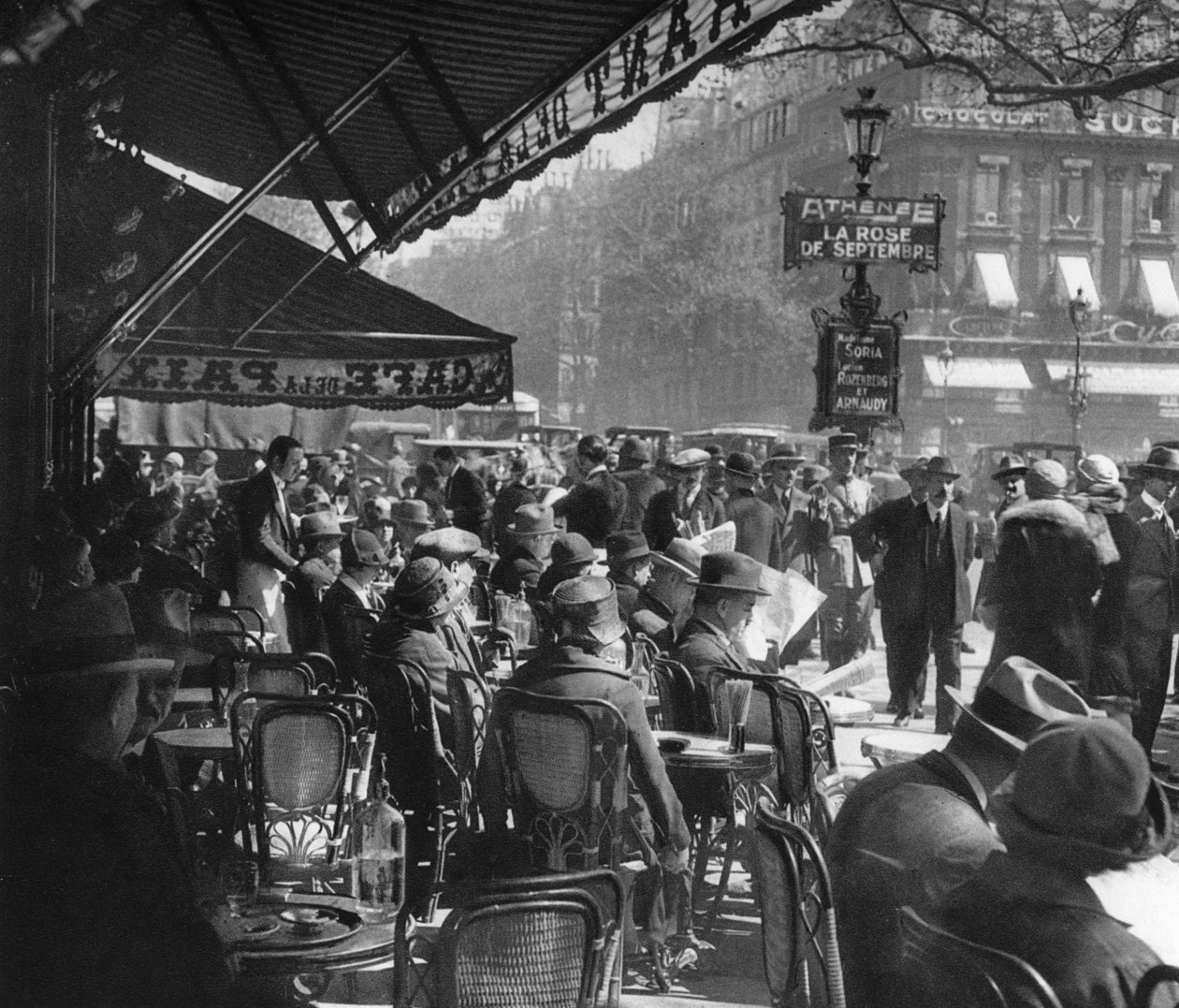 Café de la Paix ، باريس ، 1937 بواسطة مارتن هورليمان