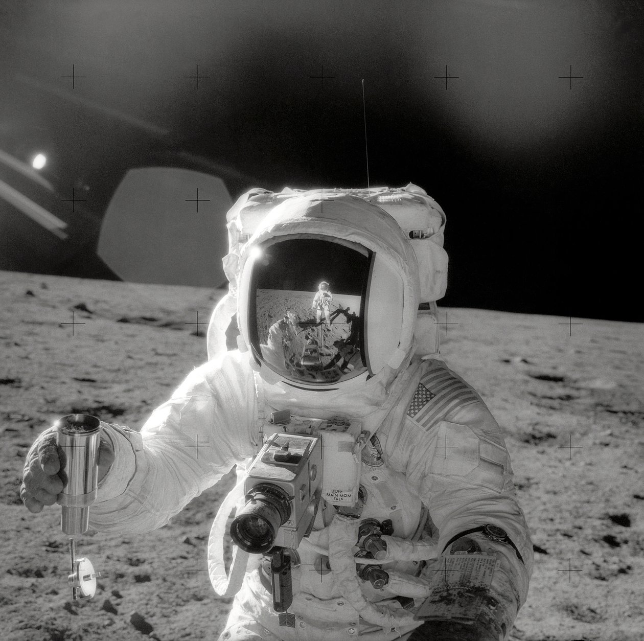 أبولو 12 - ناسا ، 1969. بواسطة صور وكالة ناسا