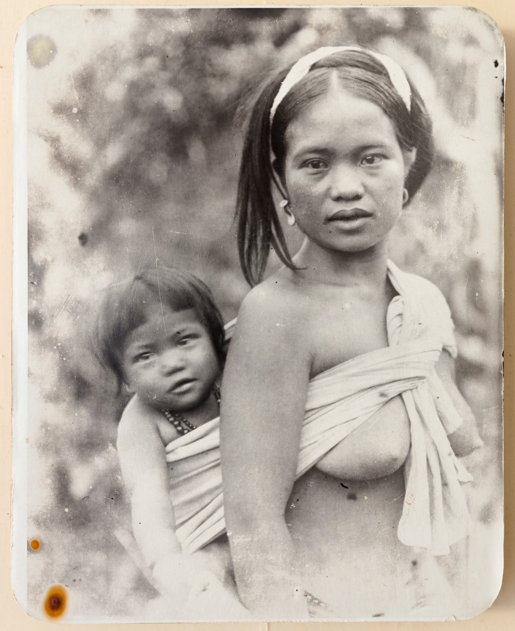 الأم والطفل Ifugao بواسطة روي بارتون