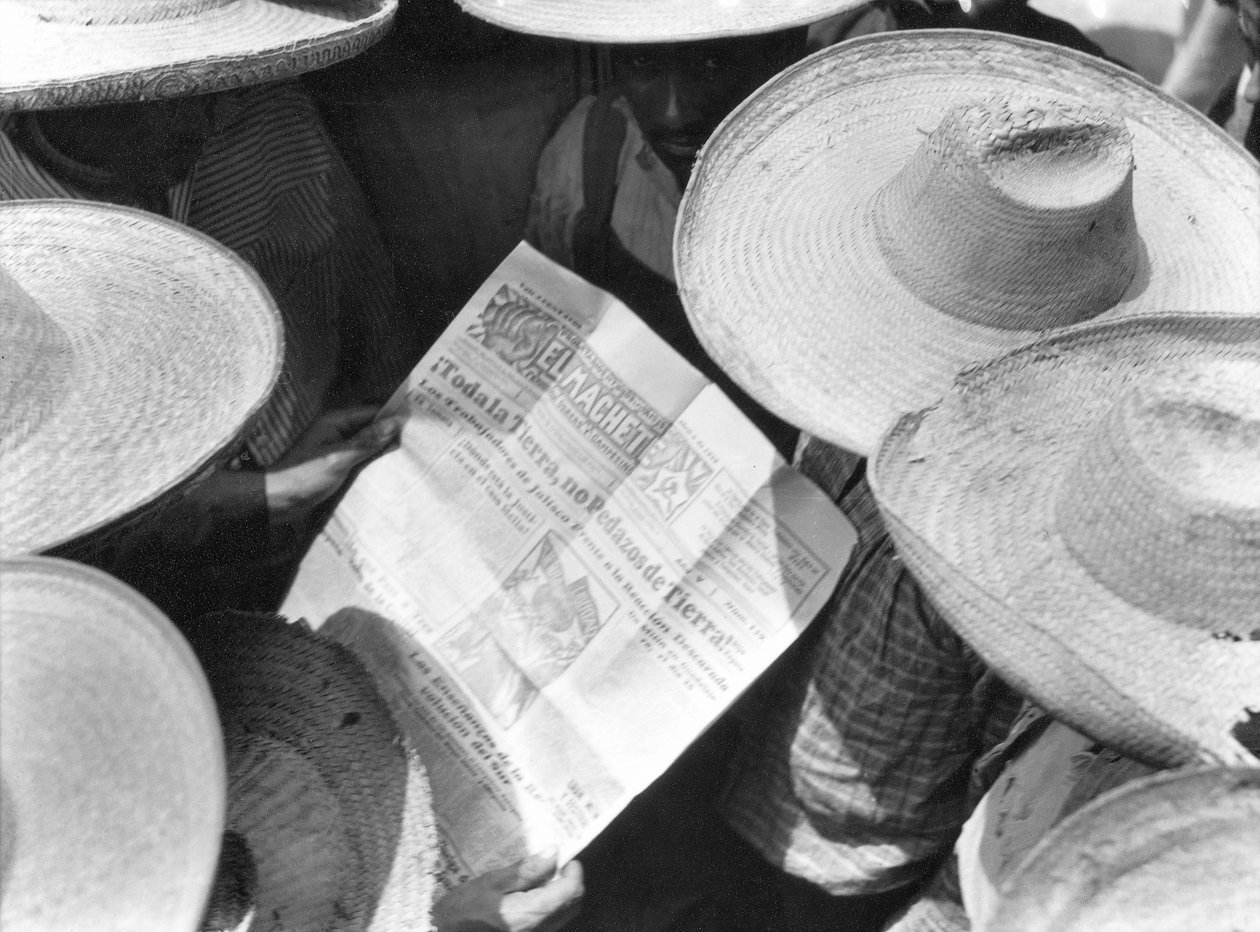 الفلاحون يقرؤون إل Machete ، مكسيكو سيتي ، 1929 بواسطة تينا مودوتي
