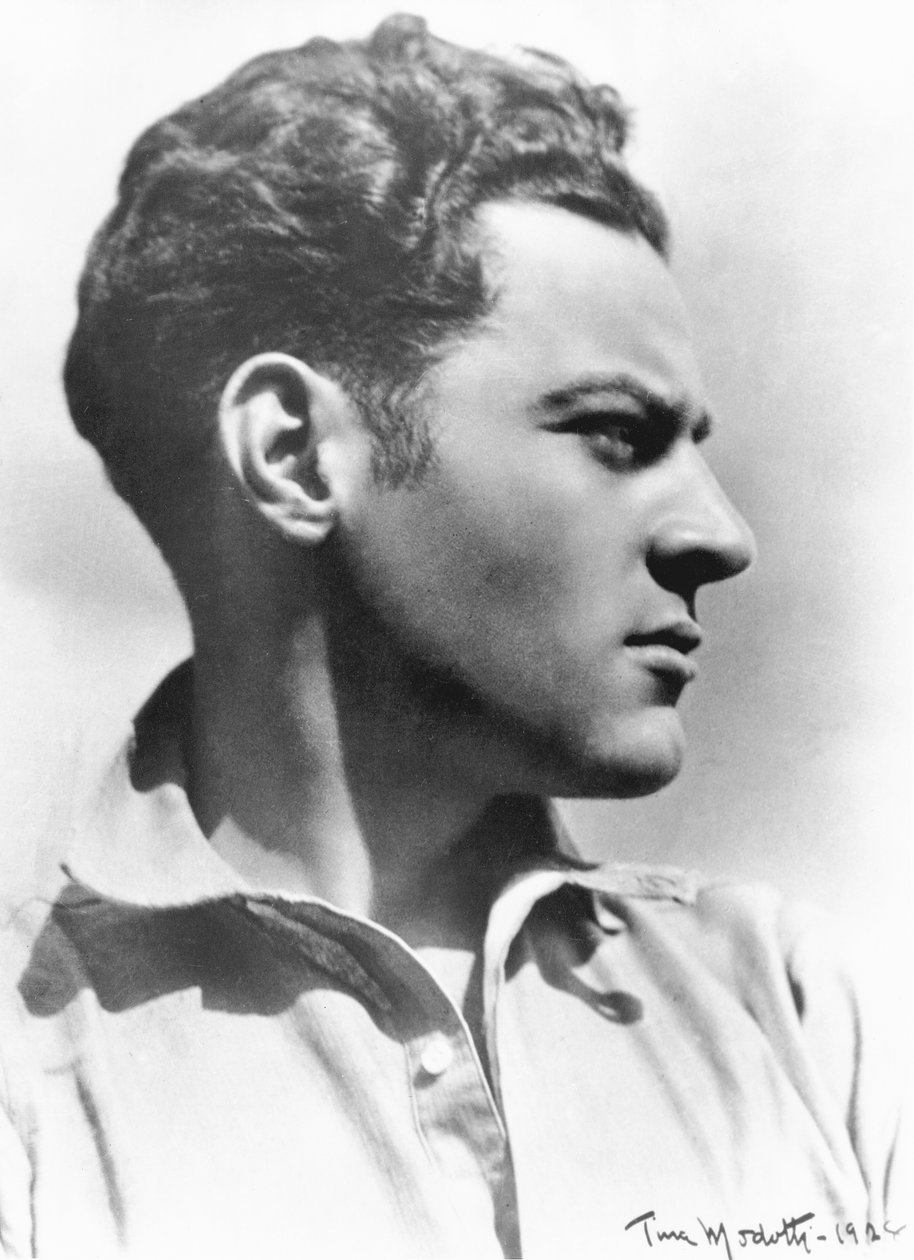 خوليو أنطونيو ميلا ، مكسيكو سيتي ، 1928 بواسطة تينا مودوتي