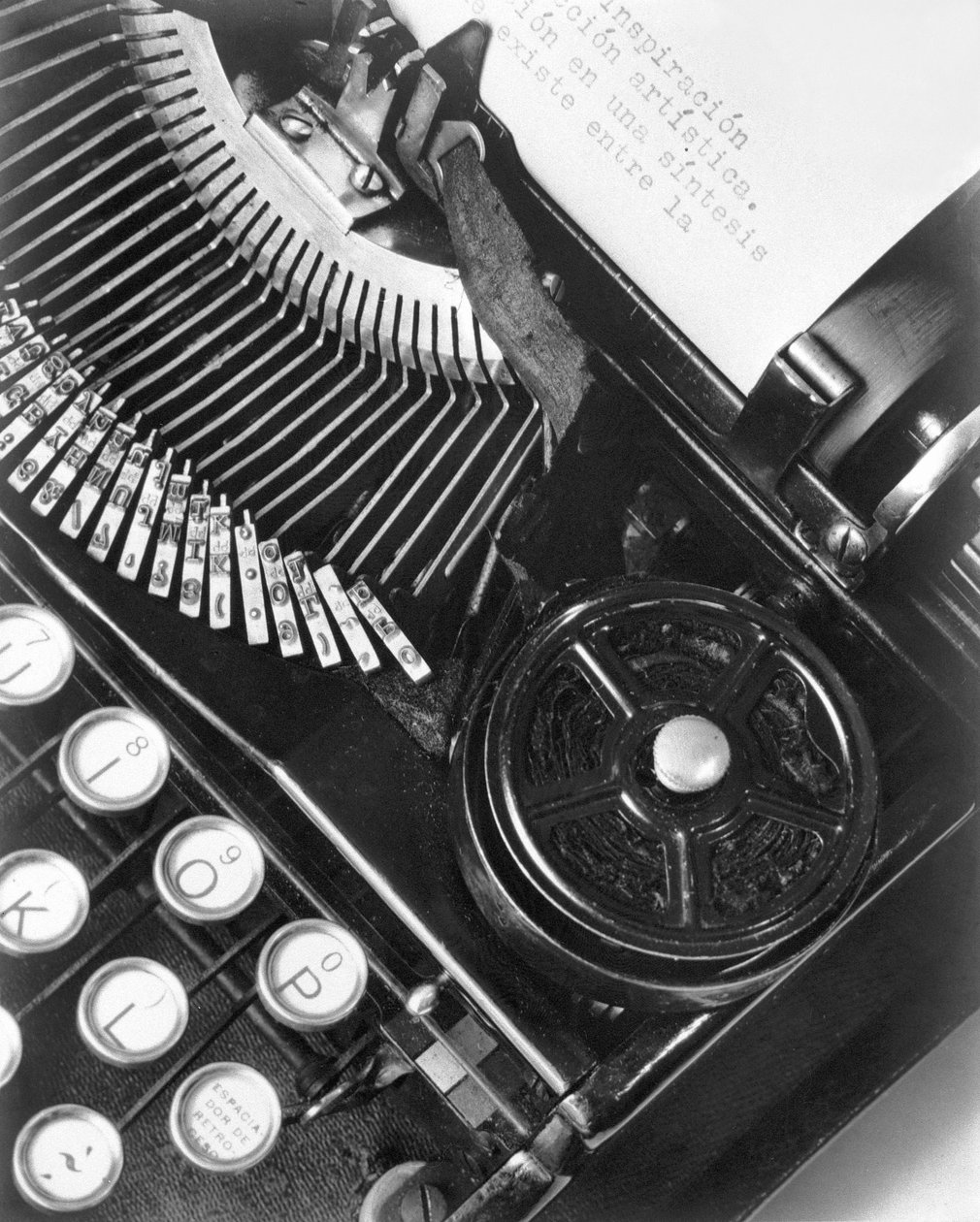 La Tecnica - الآلة الكاتبة لجوليو أنطونيو ميلا ، مكسيكو سيتي ، 1928 بواسطة تينا مودوتي