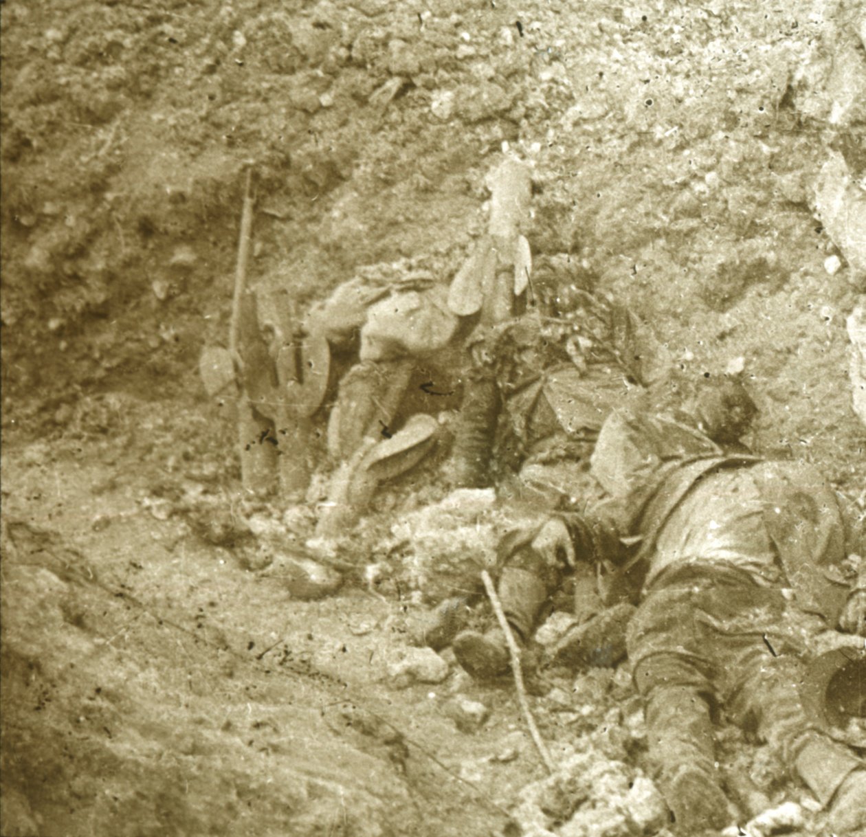 جثة الجندي القتيل ، c1914-c1918 بواسطة غير معروف
