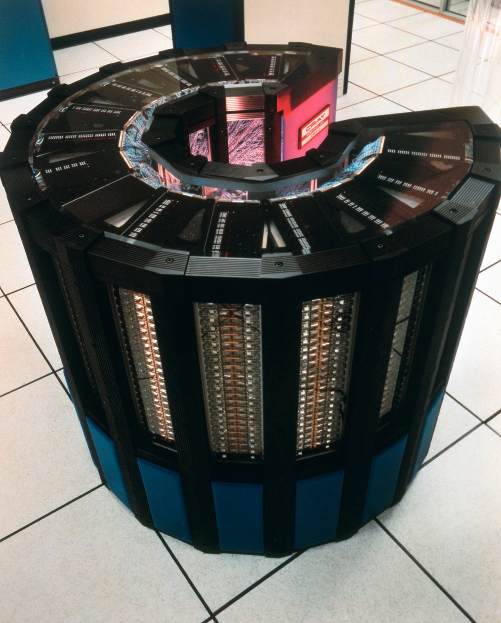 Cray-2 الحاسوب العملاق بواسطة غير معروف