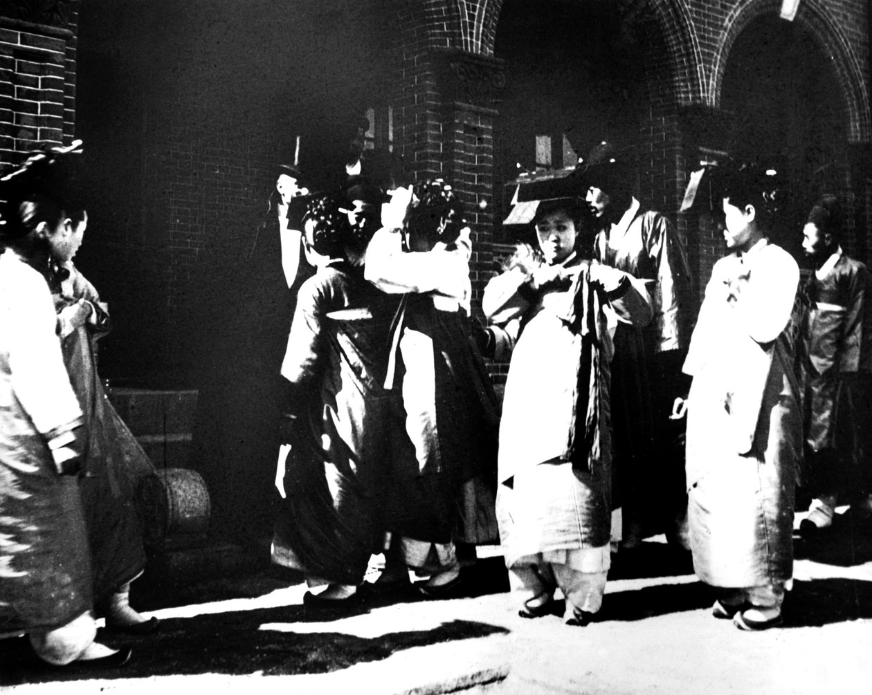 الفتيات الكوريات ، 1900 بواسطة غير معروف