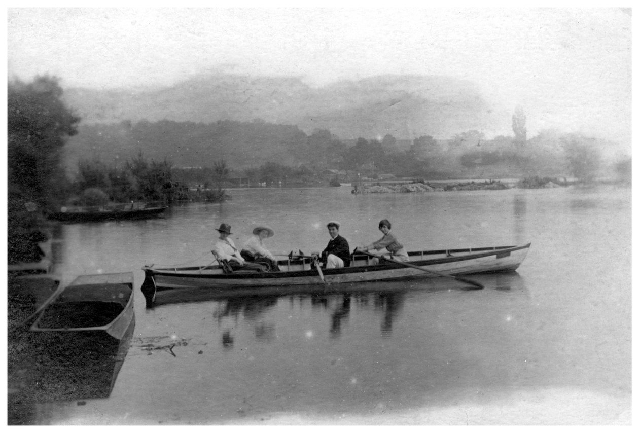 التجديف على بحيرة ، c1900-1919 بواسطة غير معروف