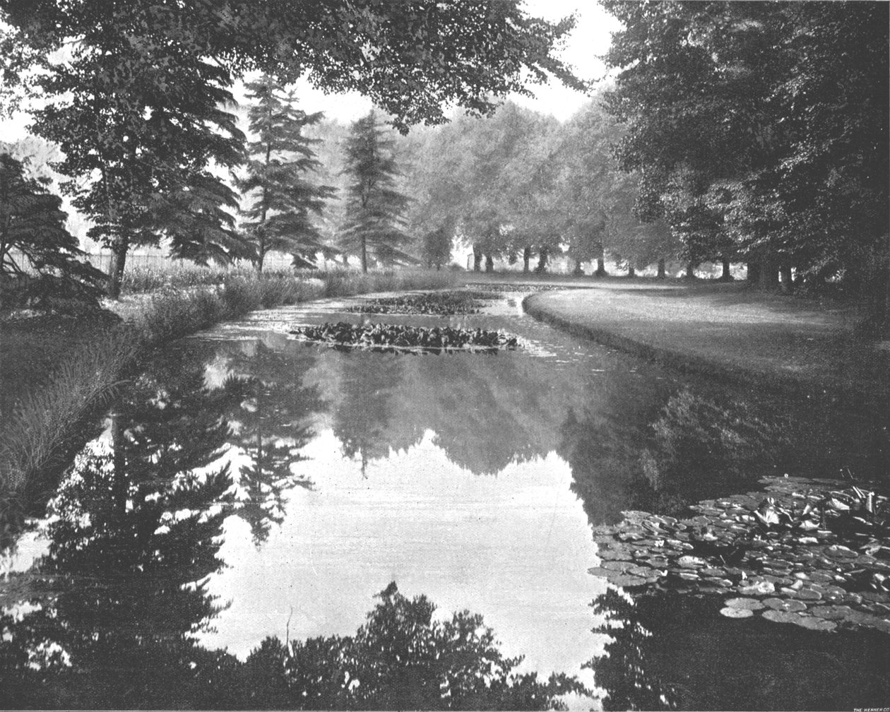 The Backwater at Hampton Court ، ريتشموند ، لندن ، 1894. بواسطة غير معروف