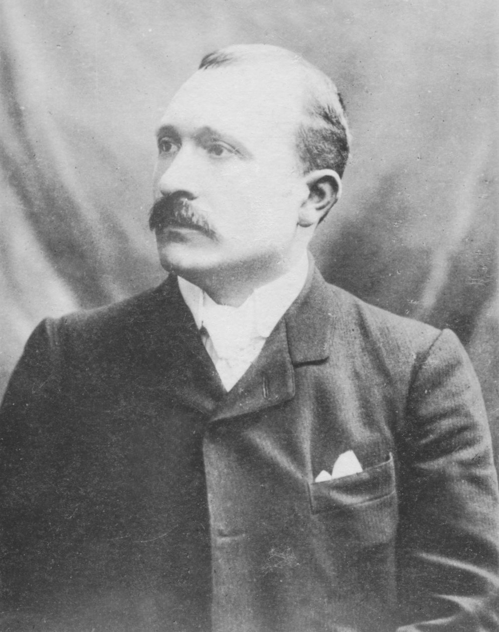 فيفياني ، c1893 بواسطة غير معروف