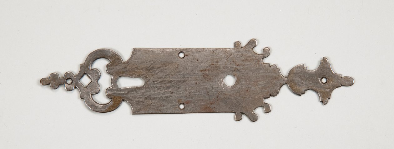 Keyhole Escutcheon بواسطة صانع مجهول