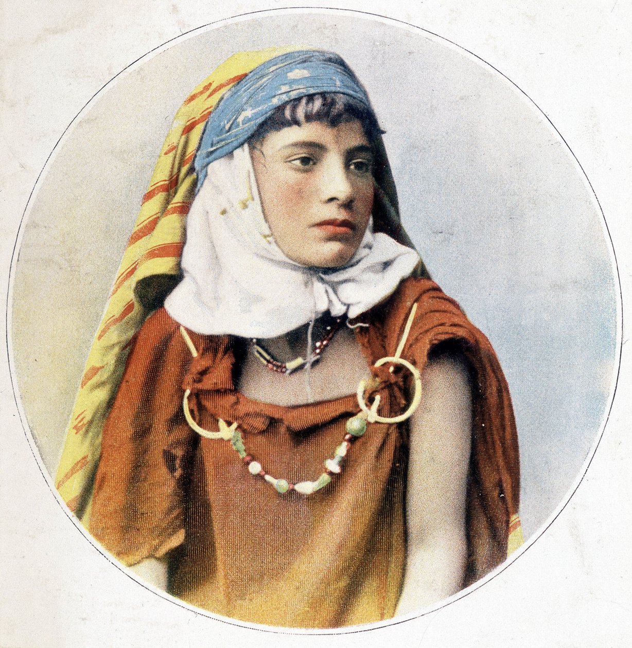 امرأة تونسية. 1898. بواسطة مصور غير معروف