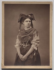 شابة Alsacienne امرأة