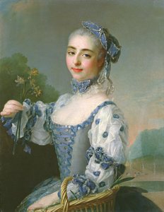 امرأة شابة مع سلة