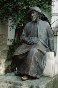 تمثال موسى موسى بن ميمون (1135-1204)