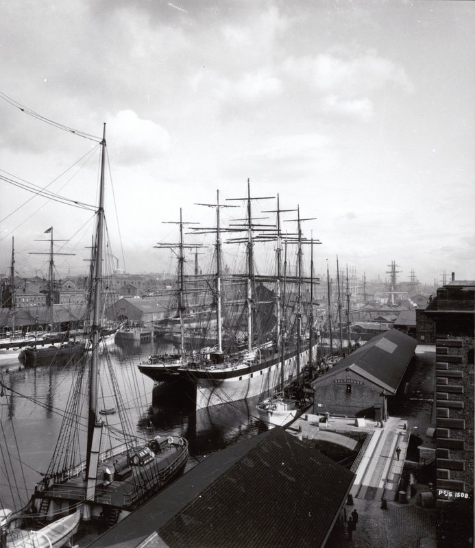 Salthouse Dock ، ليفربول بواسطة مصور انجليزى