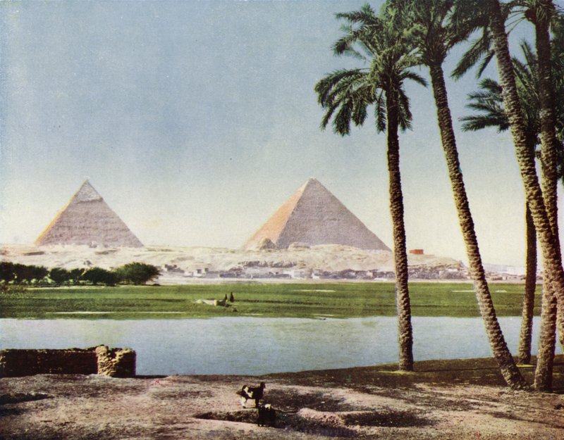 أهرامات الجيزة بواسطة المصور الأوروبي